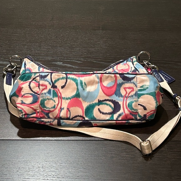 Large Coach purse - Picture 4 of 9